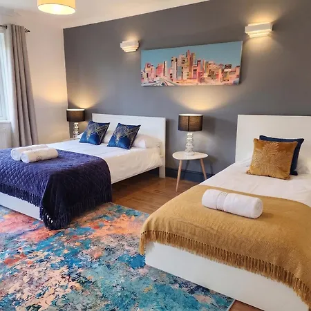 5 Bedroom Villa, Oxford, 4-Free Parking Spaces, Wifi, Garden, Spacious-3