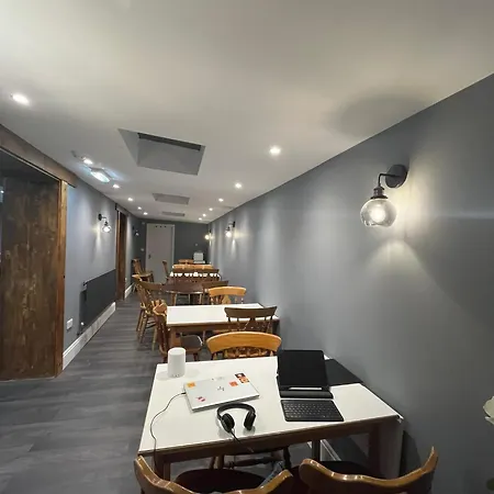 Oakwell Family Hotel-2