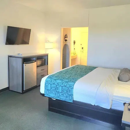 Howard Johnson By Wyndham Galveston-2
