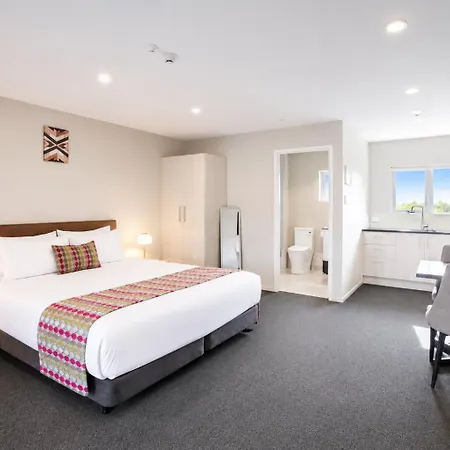 Ellerslie Palms Motel-3