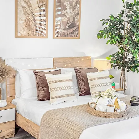 The Cozy Chapter - Spacious Apartments Near Manchester City Centre & Old Trafford-2
