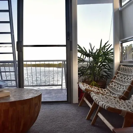 Drift Flotel - Luxury Houseboat Accommodation-2