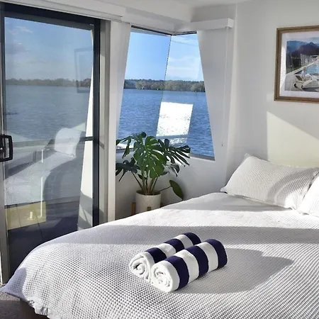 Drift Flotel - Luxury Houseboat Accommodation-3