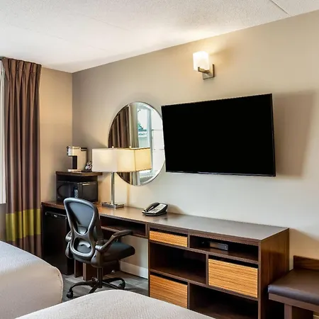 Super 8 By Wyndham Winnipeg West-3