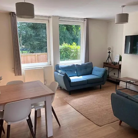 Flaxman Avenue - Lovely 4 Bed Home, 5 Mins Drive To York City Centre, Free Superfast Wi-Fi, Free On-Street Parking-2