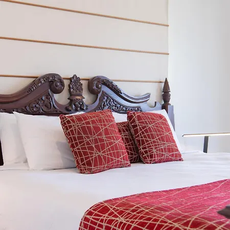 At Waterfront Whitsunday Retreat - Adults Only-3