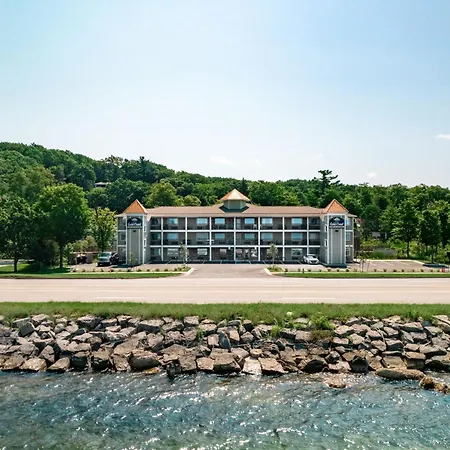 Gold Coast Inn - At The Bay In Traverse City-3
