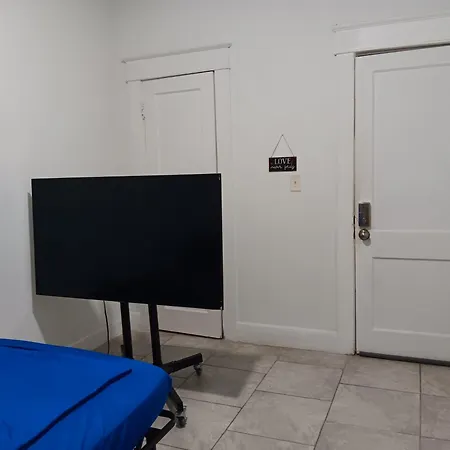 Hostel Tampa, 15 Minutes To Airport, Near Ybor City, Downtown, Self Check-In-3