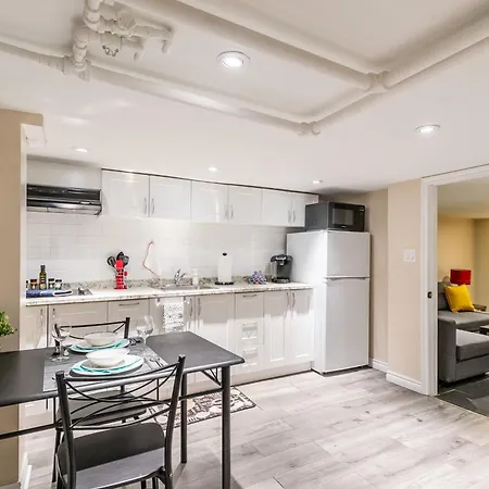 Modern Suite Condo Heart Of St Clair West - Bloor Hotel-3