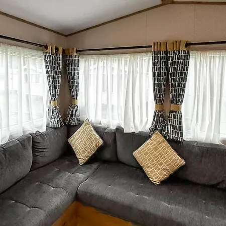 Tenby 1 The Saltern Holiday Park - Ukc8204-3