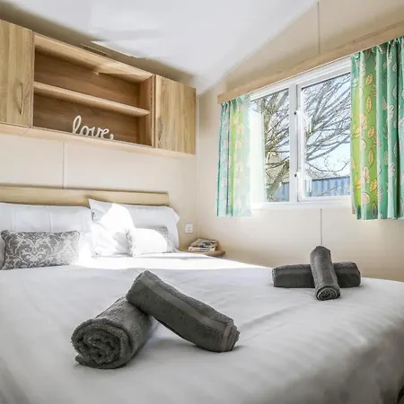 Tenby 4 The Saltern Holiday Park - Ukc8207-2