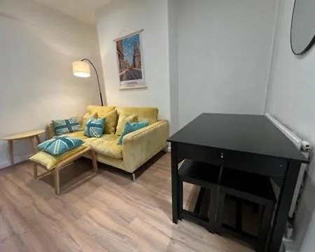 Windsor House Liverpool 3 Bed 2 Bath Free Parking-2