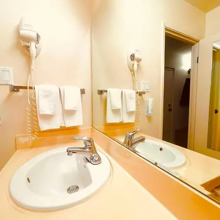 Econo Lodge Airport Quebec-3