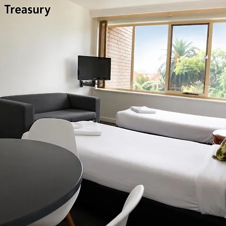 City Edge East Melbourne Apartment Hotel-3