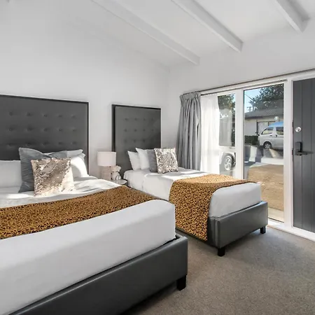 Middlemore Motel-3