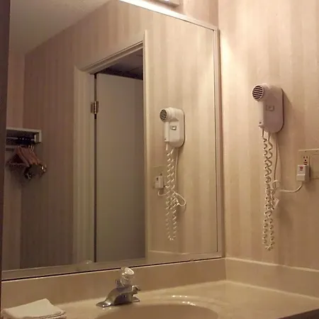 Travelodge By Wyndham Niagara Falls Lundys Lane-2
