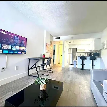 Ecostays Comfort Apartment Near Miami Airport 308-2