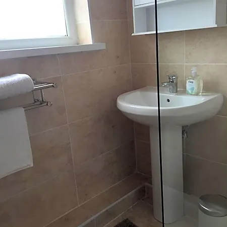 Streatham Common Bed & Breakfast-3