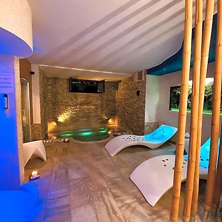 Aurelia Garden Gold B&B-3