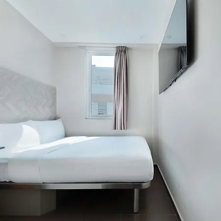 Ibis Budget Singapore Dahlia-3