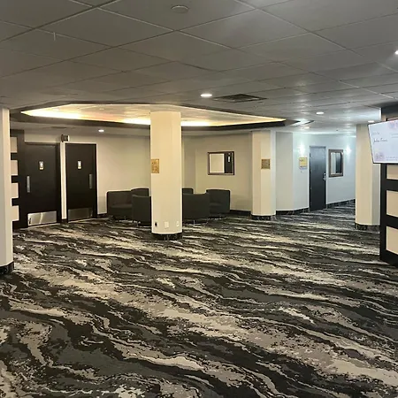 Travelodge By Wyndham Quebec City Hotel & Convention Centre-2