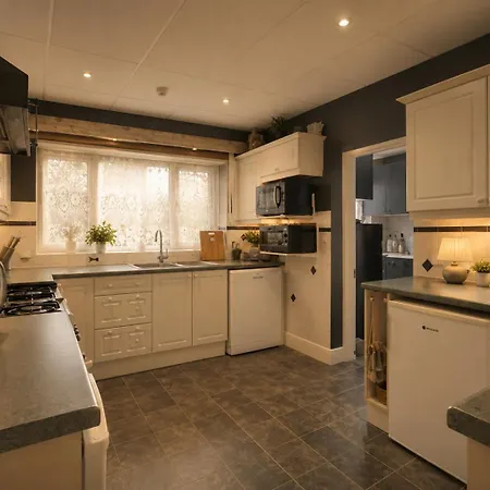 Argyle Lodge Self Catering Guest House-2
