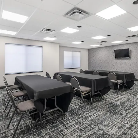 Best Western Plus Airport Inn & Suites-3