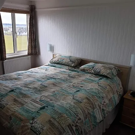 Sefton Lodge Seafront ,Panoramic Sea View Ensuite Balcony Rooms Available, Guest Garden-3