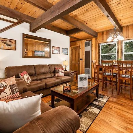 Little Bear Cottage - Walk To Bear Mountain, Fireplace, Deck-2