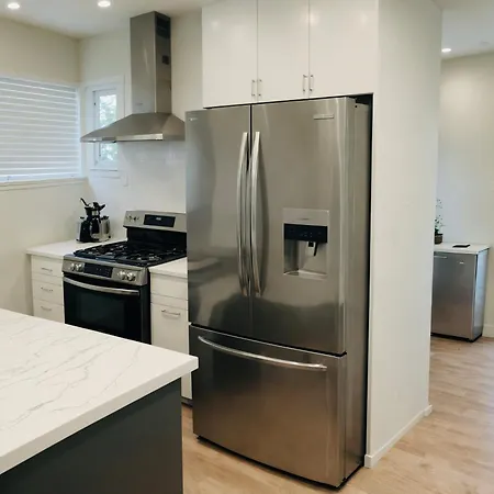 Hollywood Boutique Residences With Free Parking-2