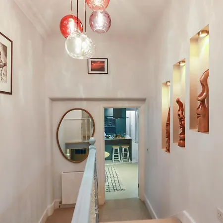 Modern Double Bedroom In City Apartment Room 1-2