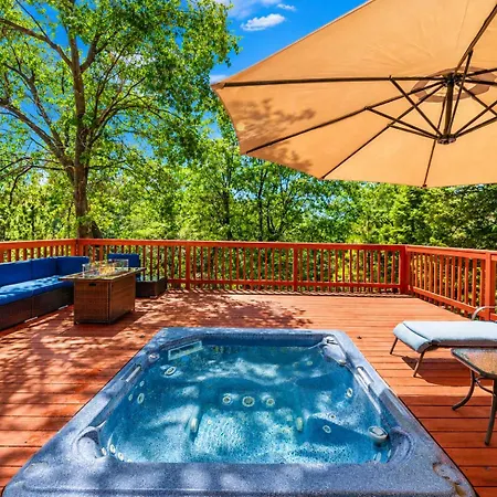 Pinecone Ridge - Walk To Bear Mountain, Private Hot Tub, Foosball-2