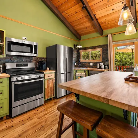 Pinecone Ridge - Walk To Bear Mountain, Private Hot Tub, Foosball-3