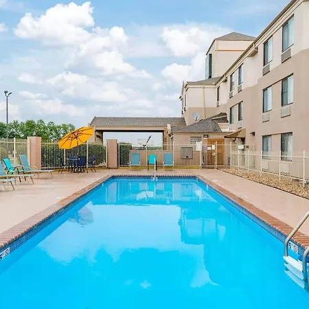 Quality Inn Kansas City International Airport-3