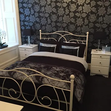 Lochnagar Guest House-3