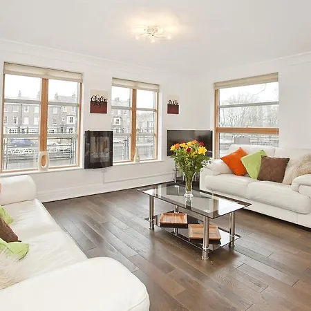 3 Emperors Wharf With Stunning River Views-2