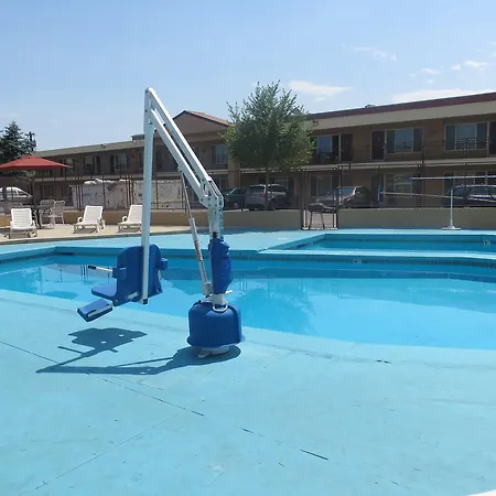 Travelstar Inn & Suites-2