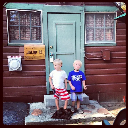 Golden Bear Cottages-3
