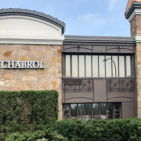 Le Chabrol Hotel & Suites-2