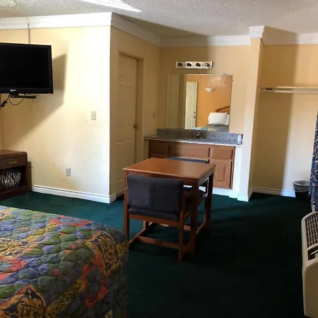 Pine Tree Inn-2