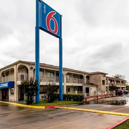 Motel 6 San Antonio, Tx - Frost Bank Center-2