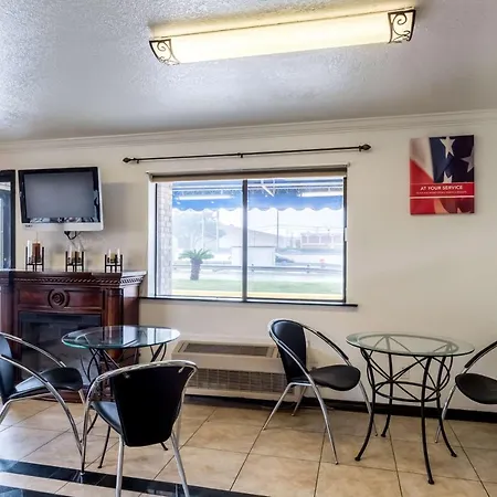 Motel 6 San Antonio, Tx - Frost Bank Center-3