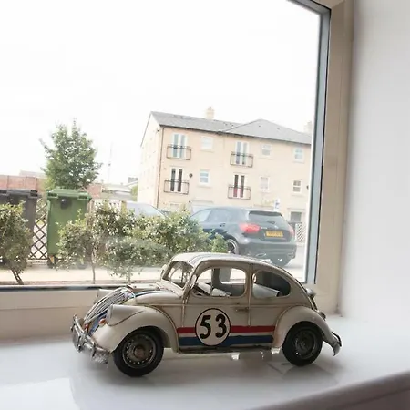 Impressive Urban Townhouse - Leeds City Centre-2