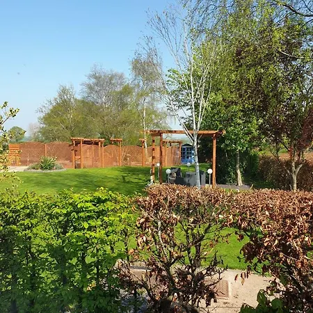 Ruth'S Retreat Shropshire Countryside Lodge With Private Hot Tub & Great Views-2