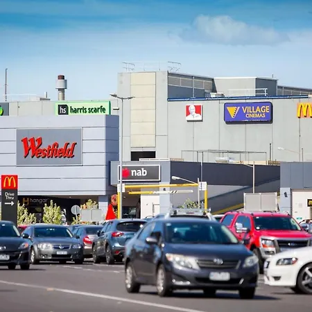 Silver House - Melbourne Airport Accommodation - 7 Minutes From Melbourne Airport-3