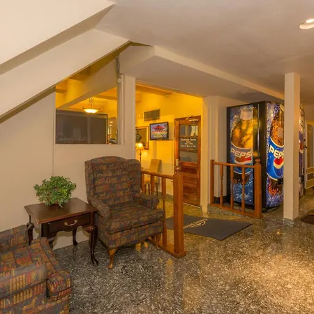 Howard Johnson By Wyndham Oklahoma City Okc Airport, Near Fairgrounds, I40, Free Hot Breakfast, And Pool-2