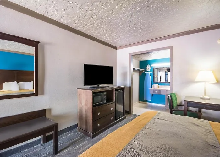 Econo Lodge Inn & Suites Oklahoma City