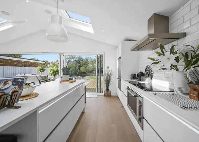 Clarence House-Windsor-Parking-5 Bed Villa