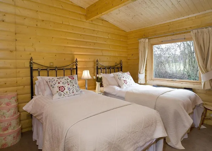 Cherbridge Lodges - Riverside Lodges, Short Lets Oxford
