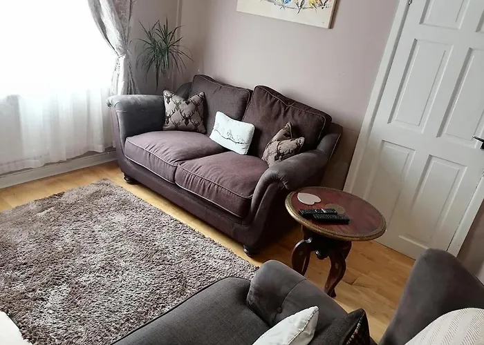 Tynant House- Cosy 3 Bed House- Near City Centre And Free Parking Cardiff